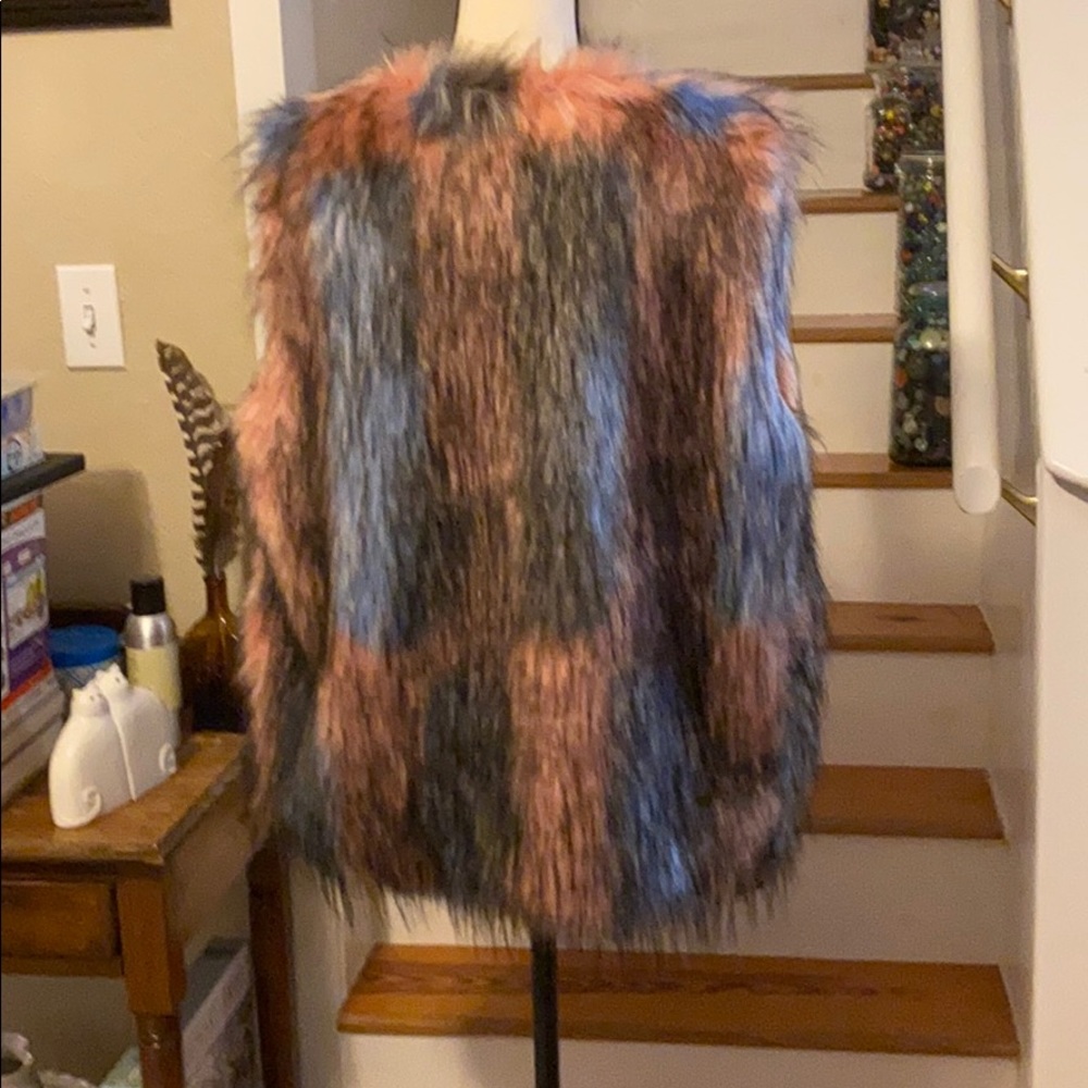 Rebecca Elliot Faux Fur Vest Pink Sky Sz MED NWT - Picture 2 of 4